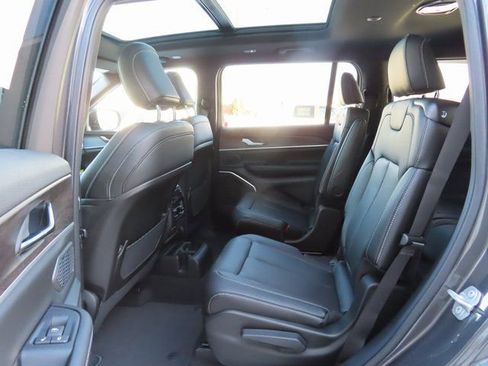 New 2026 Jeep Grand Cherokee L Limited w/ Luxury Tech Group II AWD/4WD image 22