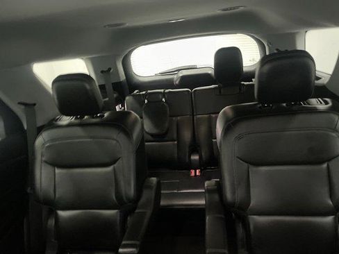 Used 2022 Ford Explorer XLT w/ Equipment Group 202A AWD/4WD image 9