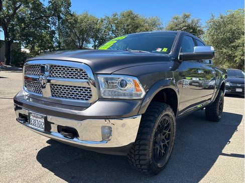 Used 2018 RAM 1500 Laramie w/ Convenience Group AWD/4WD image 3