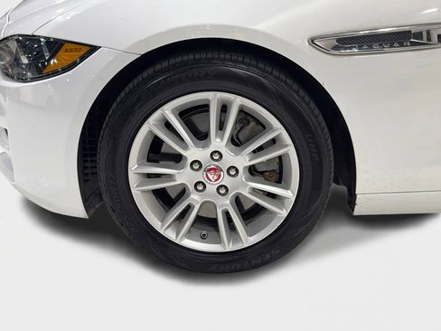 Used 2018 Jaguar XE Premium image 35