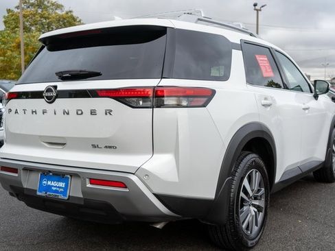 Certified 2025 Nissan Pathfinder SL image 6