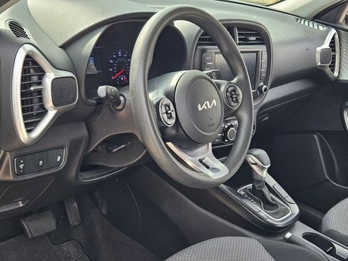 Used 2022 Kia Soul LX FWD image 9