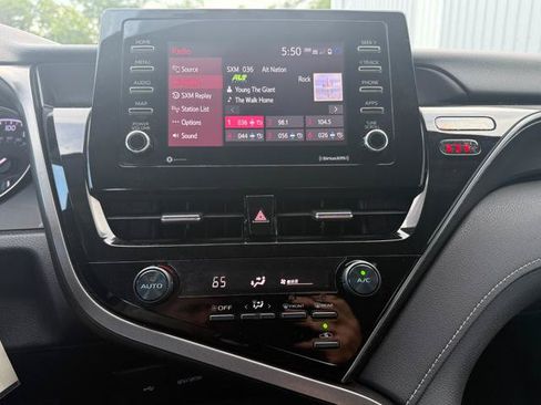 Used 2021 Toyota Camry SE FWD image 14