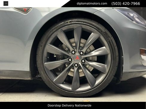Used 2013 Tesla Model S Performance image 32