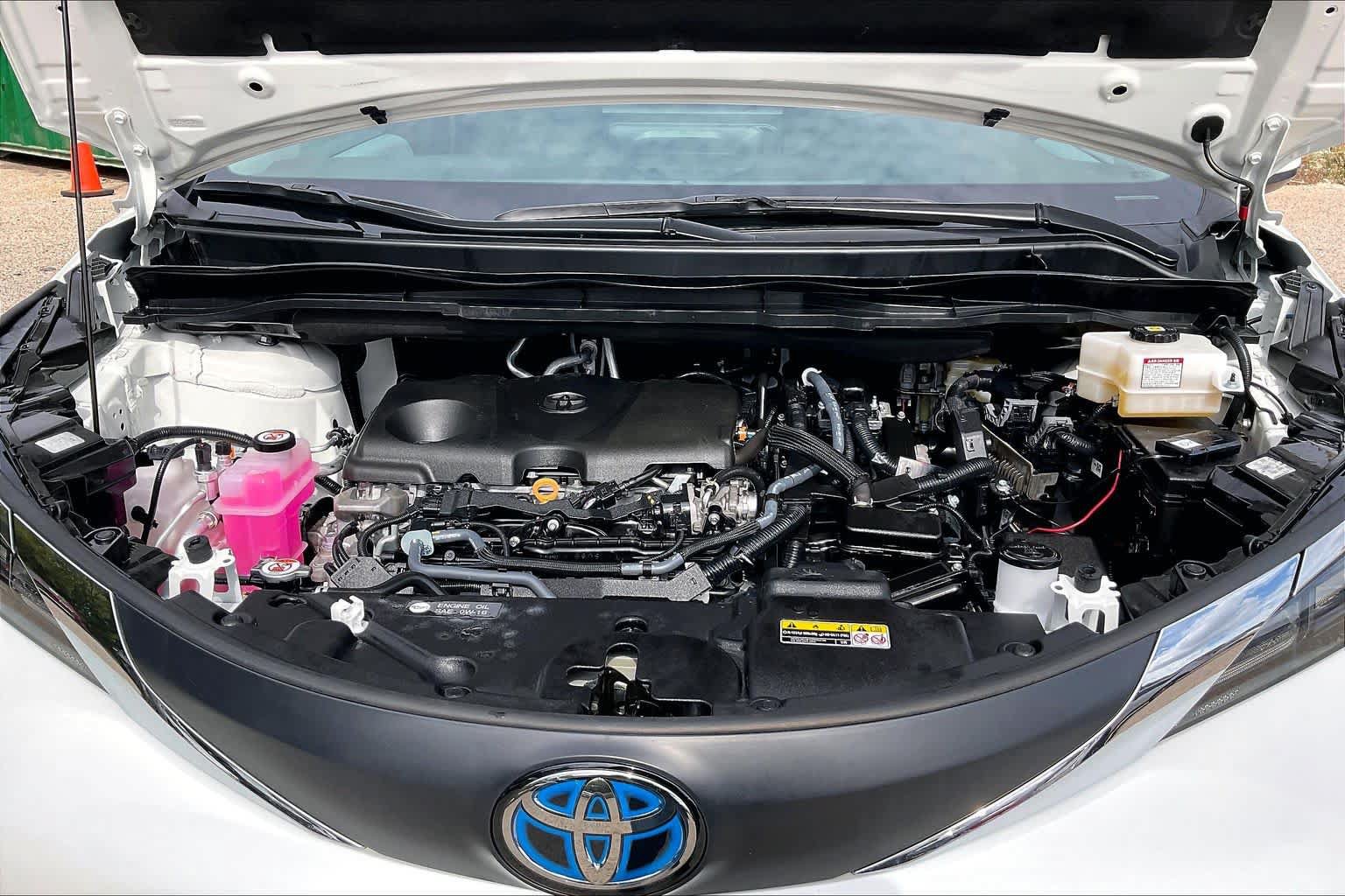Used 2025 Toyota Sienna XLE FWD image 30