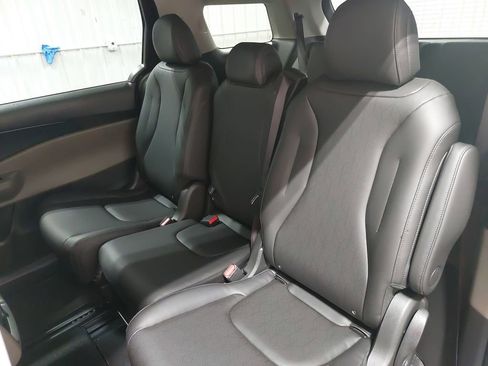 New 2026 Kia Carnival LXS image 15