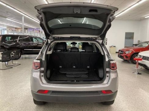 Used 2017 Jeep Compass Latitude w/ Cold Weather Group FWD image 39