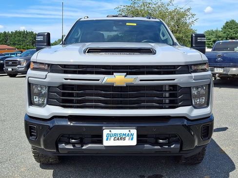 Used 2025 Chevrolet Silverado 2500 Custom w/ Custom Value Package AWD/4WD image 2