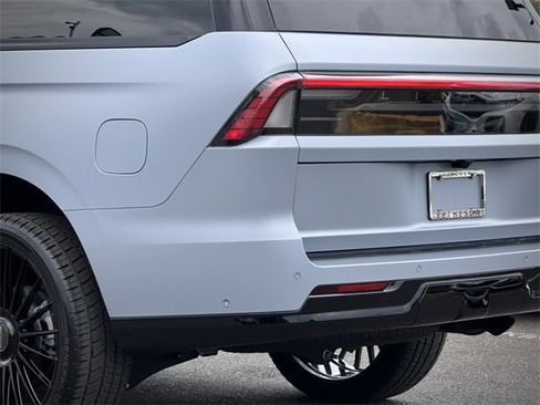 New 2025 Lincoln Navigator Reserve w/ Jet Appearance Package image 6