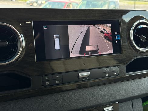 Used 2020 Mercedes-Benz Sprinter 2500 w/ Windows All Around Package image 35