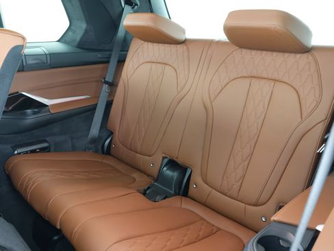 Used 2026 BMW X7 M60i AWD/4WD image 36