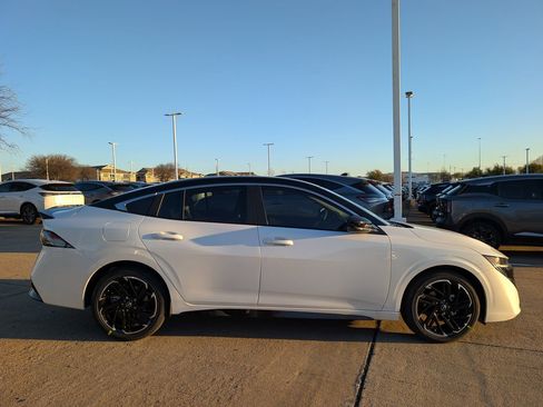 New 2026 Nissan Sentra SR FWD image 3