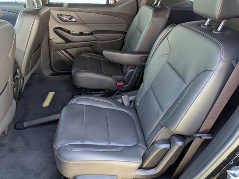 Used 2023 Chevrolet Traverse LT FWD image 24