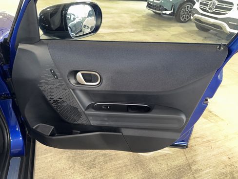 Used 2025 MINI Cooper 4-Door Hardtop FWD image 9