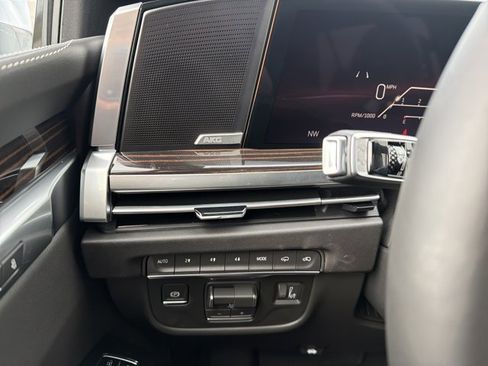 New 2026 Cadillac Escalade Luxury image 15