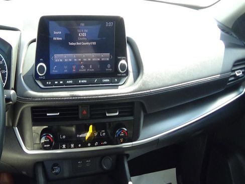 Used 2024 Nissan Rogue SV image 22