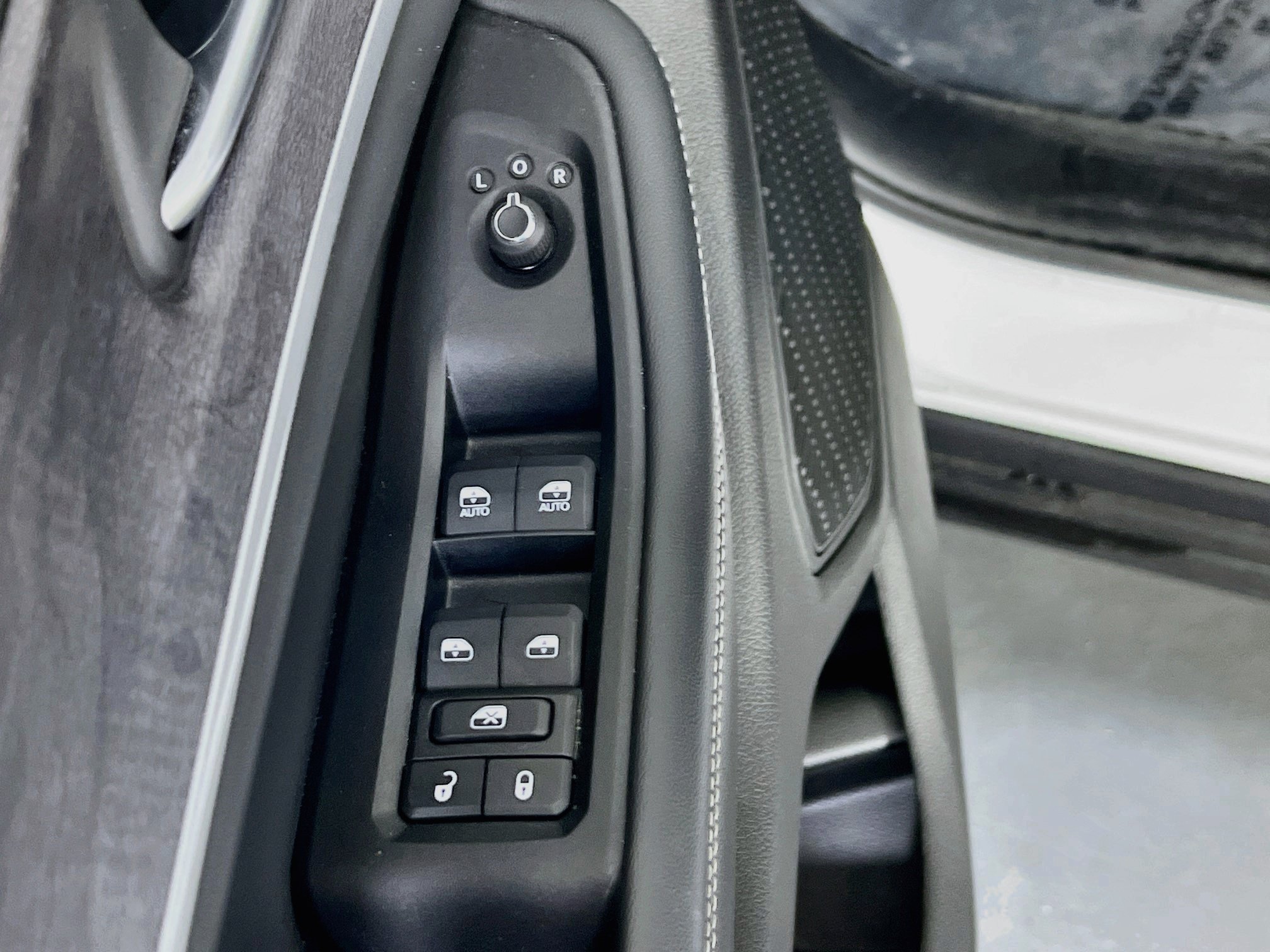 Used 2023 Jeep Grand Cherokee Limited AWD/4WD image 18
