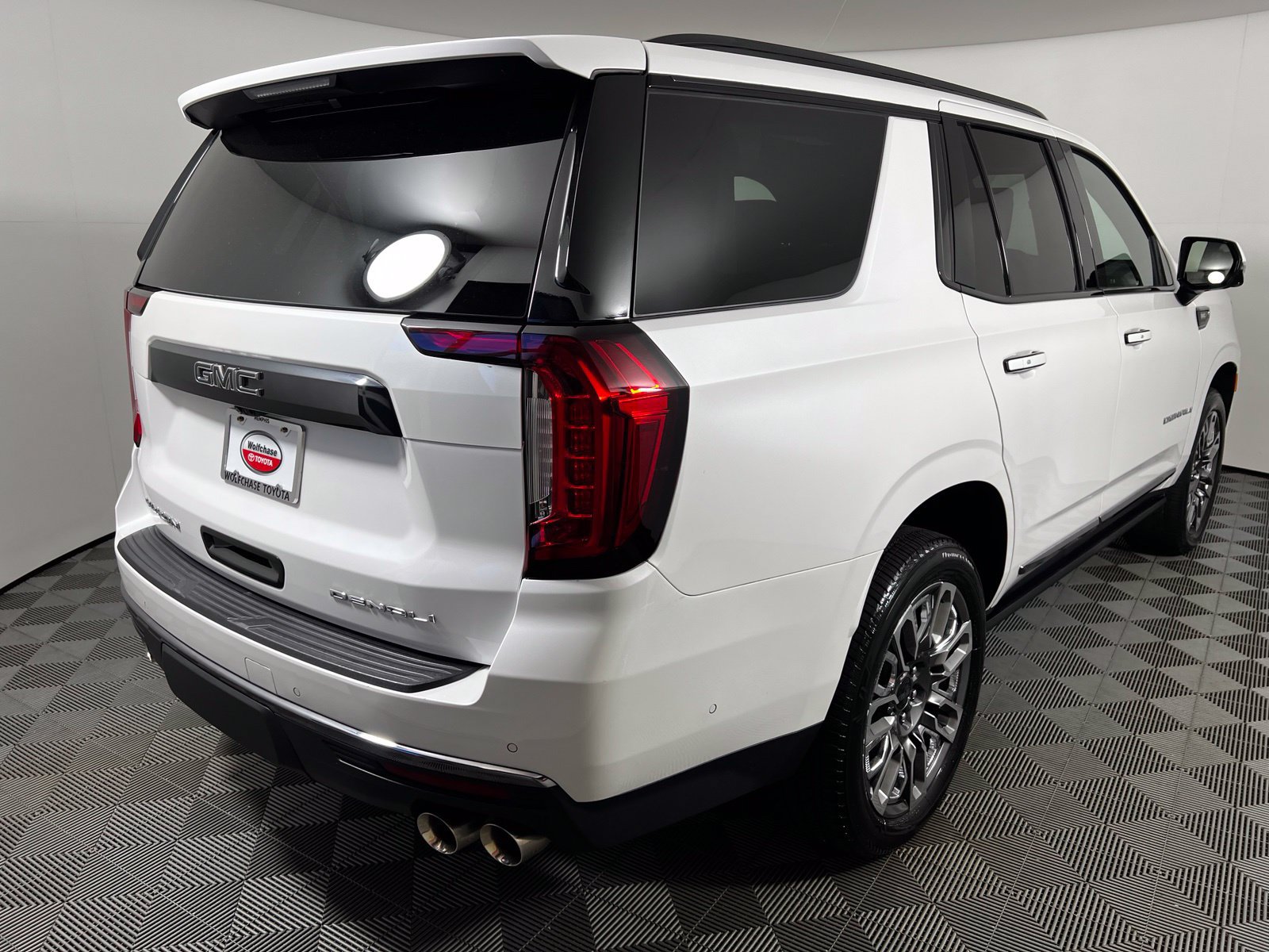 Used 2024 GMC Yukon Denali Ultimate AWD/4WD image 5