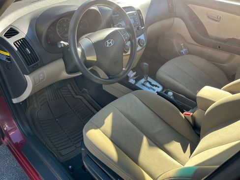 Used 2010 Hyundai Elantra GLS image 7