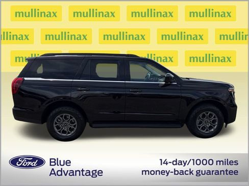 Used 2025 Ford Expedition Active RWD image 2