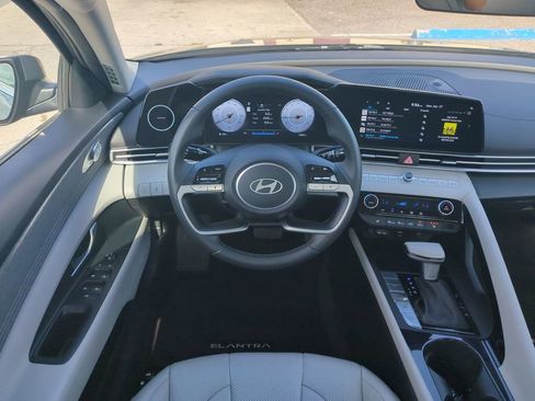 Certified 2024 Hyundai Elantra Limited FWD image 17