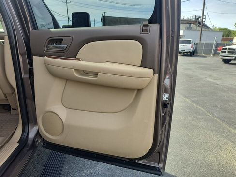 Used 2008 GMC Sierra 2500 SLT w/ Z71 Off-Road Package image 29