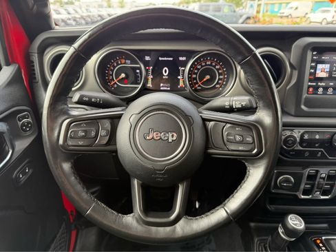 Used 2021 Jeep Gladiator Sport image 15