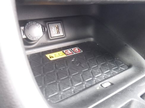 Used 2023 Toyota RAV4 XLE Premium image 27