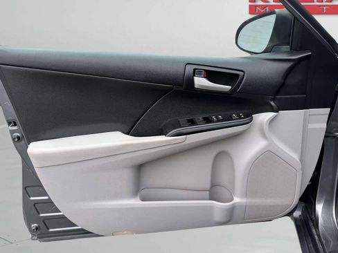 Used 2013 Toyota Camry LE FWD image 13