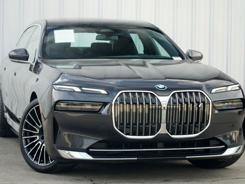 Used 2024 BMW i7 eDrive50 w/ M Sport Package image 4