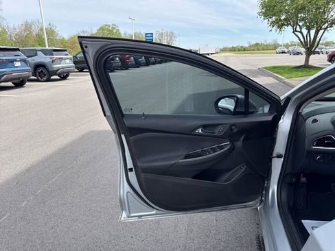 Used 2018 Chevrolet Cruze LT w/ Convenience Package image 15