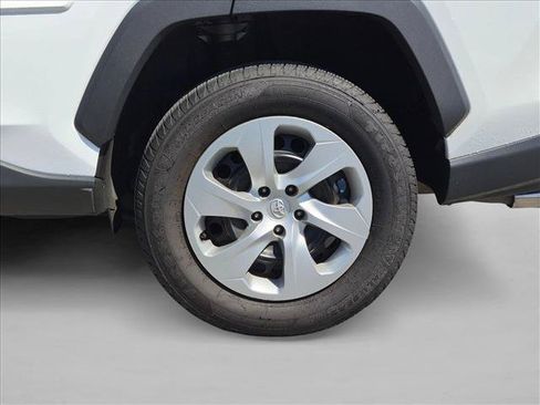 Used 2022 Toyota RAV4 LE FWD image 21