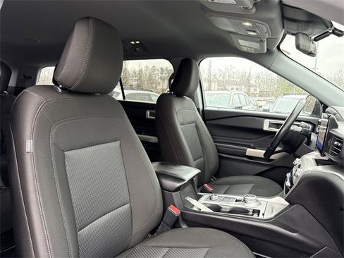 Used 2022 Ford Explorer XLT image 18