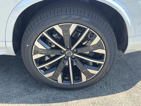 New 2026 Volvo XC90 T8 Plus w/ Protection Package Premier AWD/4WD image 11