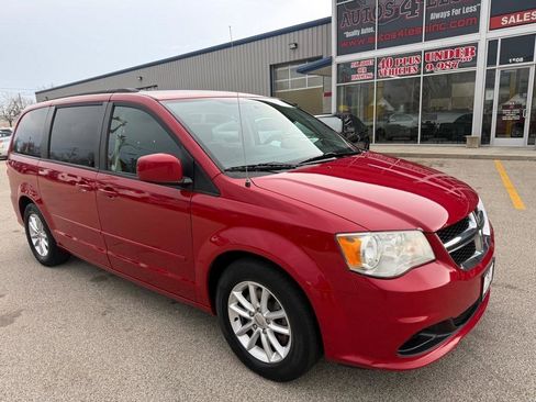 Used 2014 Dodge Grand Caravan SXT FWD image 2