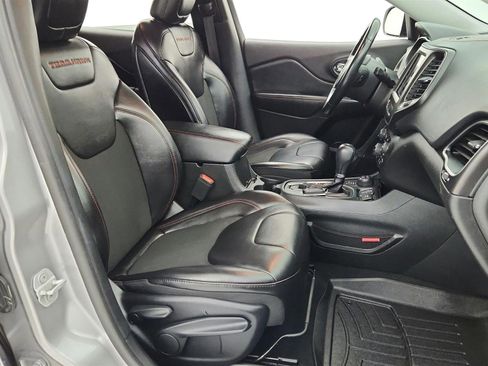 Used 2019 Jeep Cherokee Trailhawk AWD/4WD image 34