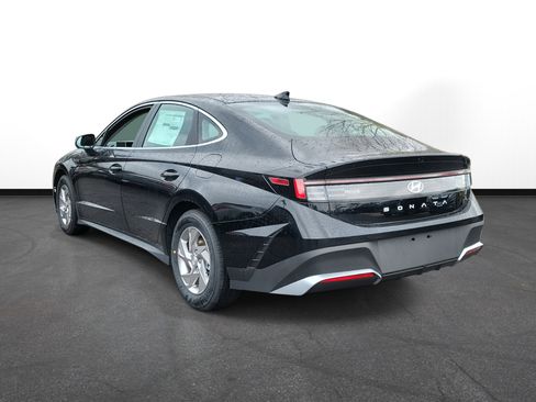 New 2026 Hyundai Sonata SE FWD image 3