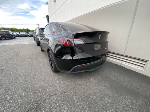 Used 2022 Tesla Model Y Performance AWD/4WD image 4