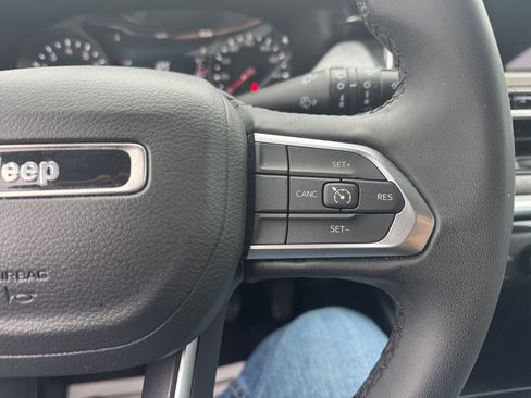 Used 2024 Jeep Compass Latitude image 31