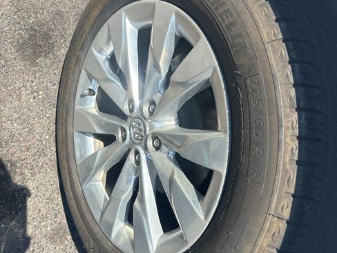 Used 2018 Buick Envision Essence FWD image 20