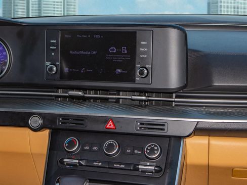 Used 2022 Kia Carnival LX image 19