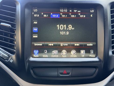 Used 2017 Jeep Cherokee Trailhawk w/ Comfort/Convenience Group AWD/4WD image 40