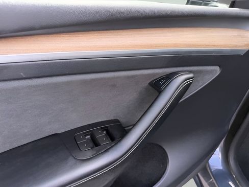 Used 2023 Tesla Model Y Long Range AWD/4WD image 17