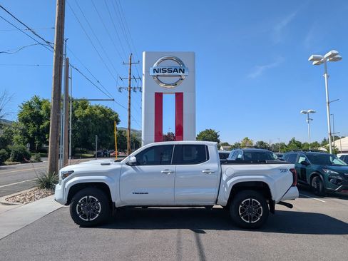 Used 2025 Toyota Tacoma TRD Sport w/ TRD Sport Premium Package AWD/4WD image 1