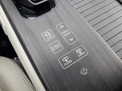 Certified 2023 Nissan Ariya FWD image 25