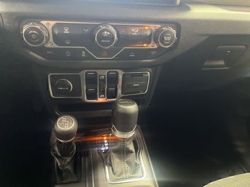 New 2025 Jeep Gladiator Sport AWD/4WD image 19