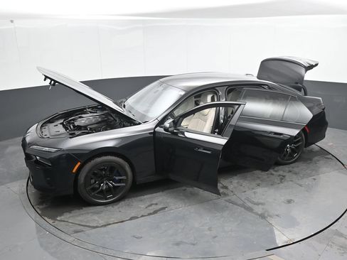 Used 2023 BMW 760i xDrive w/ Executive Package AWD/4WD image 57