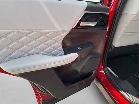 New 2025 Mitsubishi Outlander SEL image 22