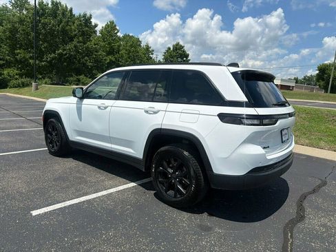 Used 2023 Jeep Grand Cherokee Limited AWD/4WD image 6