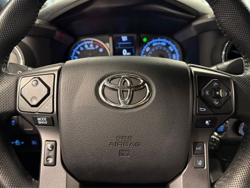 Used 2022 Toyota Tacoma TRD Off-Road AWD/4WD image 21